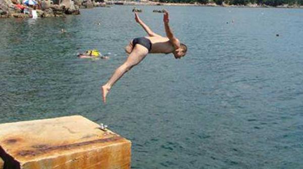 viteazul fara un picior se da cu parapanta se catara pe munti inoata in dunare