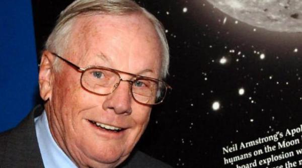 cauza mortii lui armstrong complicatii in timpul unor proceduri cardiovasculare citeste comunicatul familiei astronautului