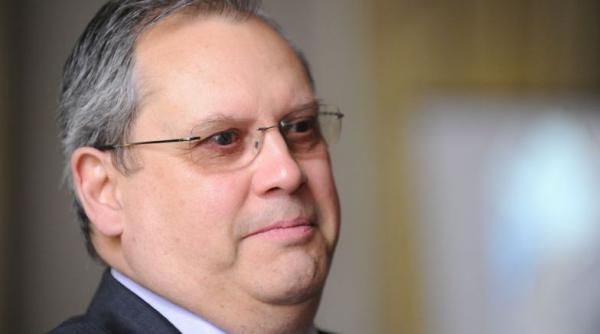 prunariu neil armstrong a fost primul si cel mai important erou