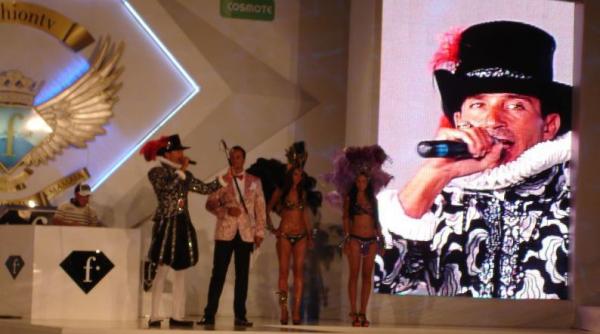 radu mazare regele carnavalului la mamaia primarul constantei s a costumat in monarh la o parada a carelor alegorice