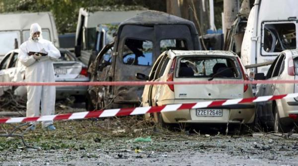 atac terorist la atena o bomba artizanala a explodat in fata sediului bancii centrale