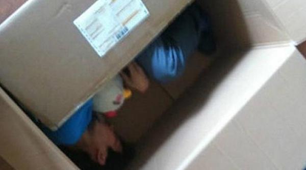 chinez expediat prin posta coletul a ajuns la destinatie viu si putin lesinat galerie foto