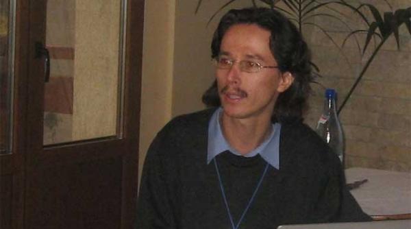 justitiarul danilet isi tine parintii muritori de foame