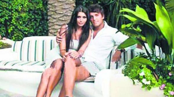 eba si syda lamuresc poporul vom avea 600 de invitati plecam in luna de miere in iarna sau anul viitor iar rochia de mireasa a costat 4 500 de euro