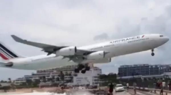 imagini incredibile o aeronava air france a fost la un pas de a rata aterizarea video