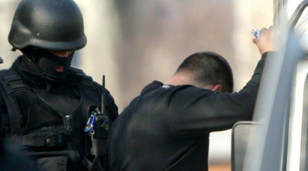 perchezitii in cinci judete la falsificatorii de carduri cetateni americani victimele infractorilor