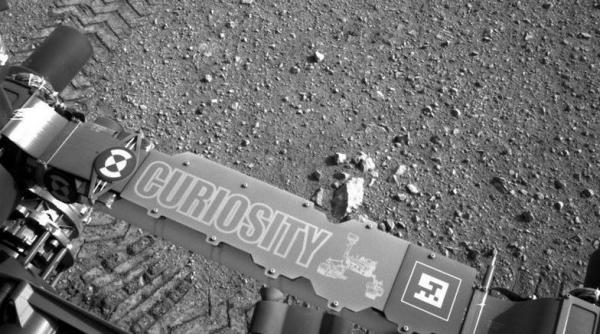 robotul curiosity urmeaza sa preleveze primele mostre de sol martian