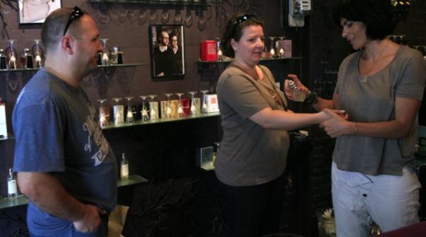 vrei sa mirosi a bani a sa de cal sau a multinationala vezi cum se vinde si cat costa un parfum rar