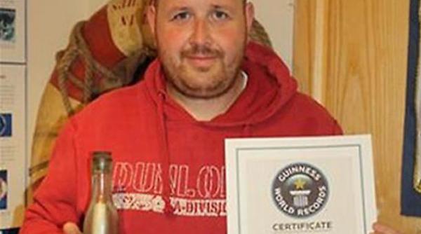 mesajul surprinzator gasit de un scotian intr o sticla ce a plutit timp de 98 de ani in apele atlanticului