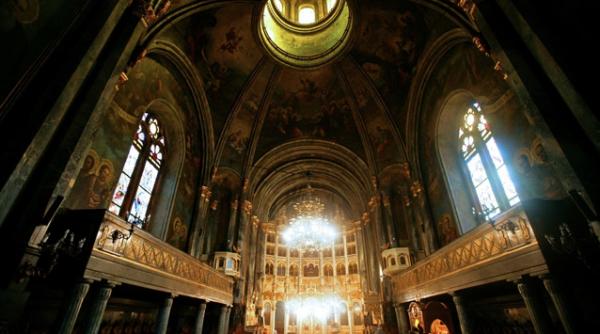 ordin de sus biserica la care se cununa eba si a schimbat pana si scaunele video