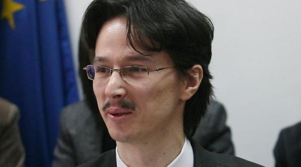 tacanit puber batran cu mustata de licean intarziat vezi cine il caracterizeaza asa pe membrul csm cristian danilet