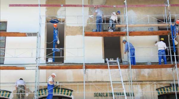 vreau sa merg sa invat dar scoala sta sa cada pe noi realitatea sistemului educational printre ruinele scolilor