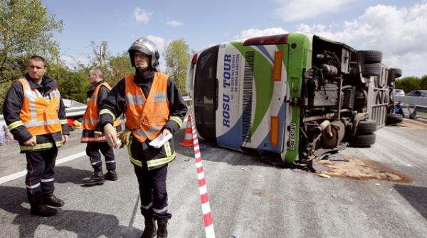 grav accident al unui autocar cu romani in franta un copil a decedat 12 persoane in stare grava