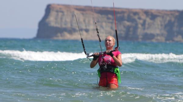 cori gramescu recomanda kiteboarding ul iti tonifiaza corpul si iti arde in jur de 1000kcal pe ora