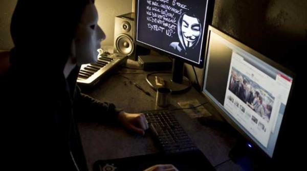 hackerii i au spart conturile de mail ucigasului norvegian breivik un jurnalist a adunat mesajele intr o carte