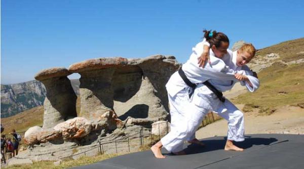 vicecampioana olimpica alina dumitru a facut o demonstratie de judo la varful babele