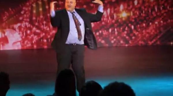 juriul lasat cu gura cascata un consultant financiar dezlantuit a rupt scena concursului belgienii au talent video