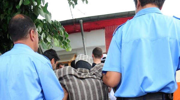 revolta la penitenciarul colibasi 12 detinuti au fost raniti