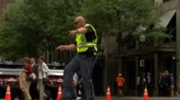 trafic dirijat in pasi de dans video