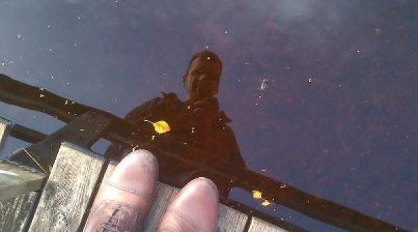 un politician roman s a fotografiat azi in postura de sinucigas si a postat poza pe facebook