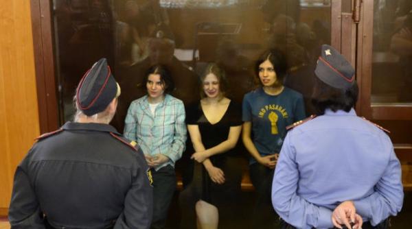 video membrele trupei pussy riot multumesc celor care le sustin