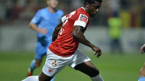 cainii au sarit la bataie incaierarea generala intre favoritii lui bonetti si razvratiti