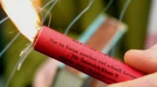 un adolescent a ramas fara trei degete de la o mana dupa ce o petarda i a explodat in mana