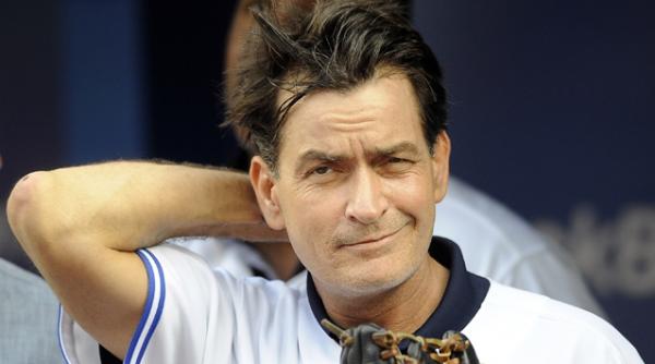 actorul charlie sheen a infipt de nervi un ipad in perete