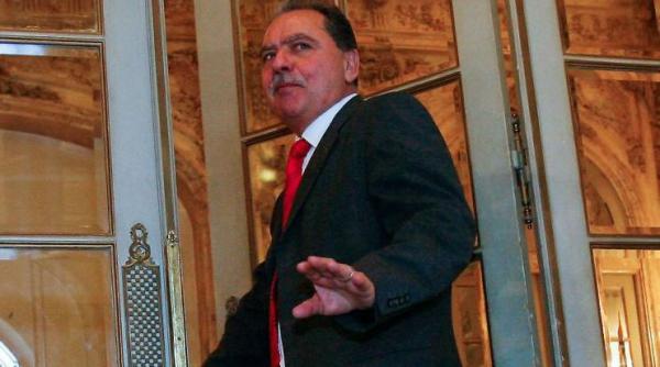 constantin nicolescu presedintele cj arges scos pe targa de la dna