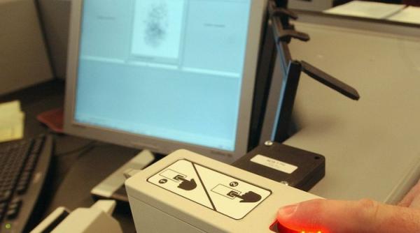 politia a ramas fara sistemul informatic de amprentare de trei luni amprentele sunt verificate manual video