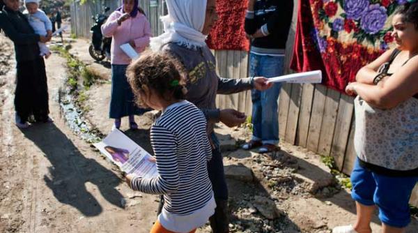 ne au tratat ca pe niste caini reactia romilor si povestea visului francez cei doi ministri francezi au vizitat un cartier al romilor