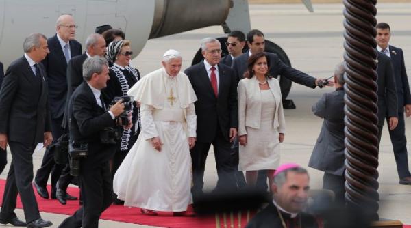 papa benedict al xvi lea vizita de trei zile in liban suveranul pontif va adresa un mesaj de pace