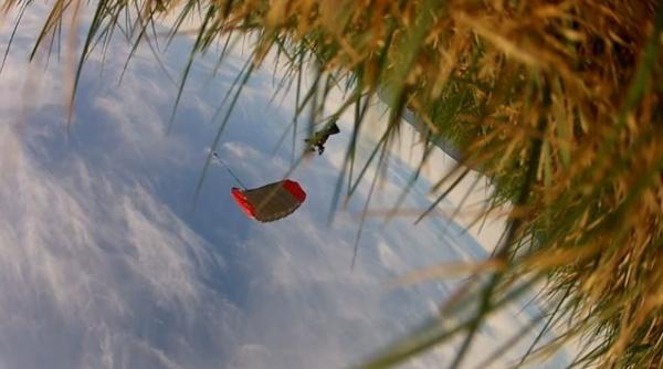 video a supravietuit unei caderi de 4 000 de metri intacta