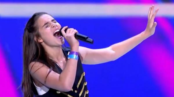 video peste 2 milioane de persoane s au uitat la fata de 13 ani care a uimit juriul de la x factor din sua