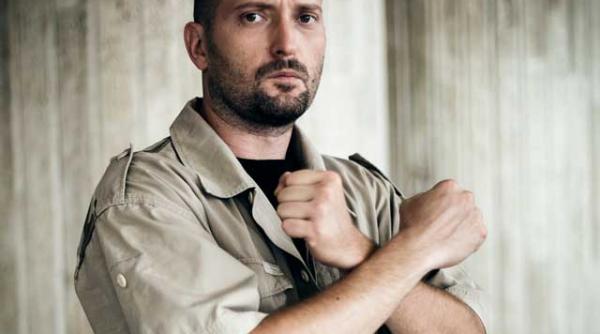 cheloo ar trebui sa nu ne mai fie scarba cu natia noastra