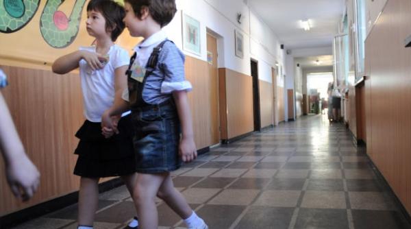 engleza ramane cea mai predata limba straina in europa varsta la care copiii incep sa o invete fiind in scadere