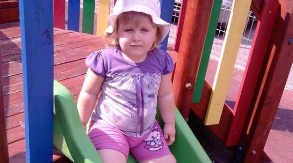 o fetita bolnava are nevoie de o operatie la hanovra din cauza tumorei deliei i e foame tot timpul