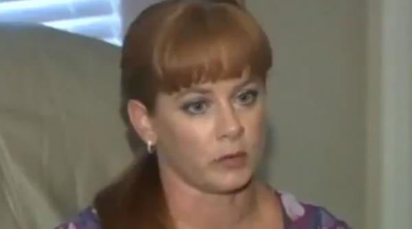 video o mama da in judecata politia pentru ca a fost arestata in urma unor acuzatii umilitoare