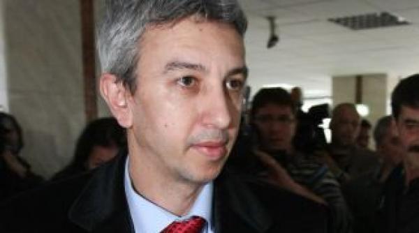 dan diaconescu cumpara tot avem bani si pentru privatizarea cfr marfa cfr calatori si tarom