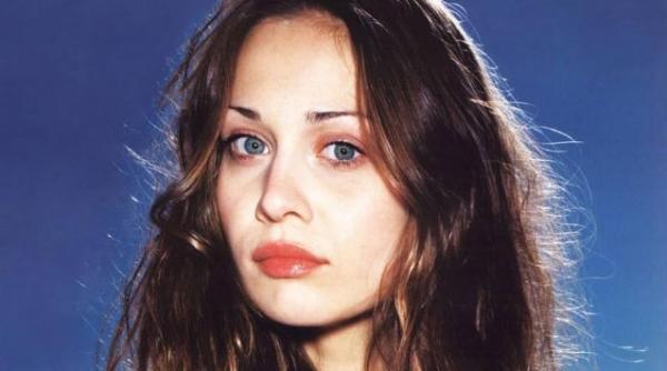 fiona apple a fost arestata pentru posesie de droguri