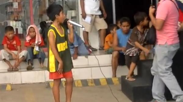 whitney houston n a murit cum suna i will always love you in interpretarea unui copil al strazii video