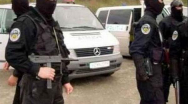 perchezitii la casa braconierului din moroieni ucis de urs politistii cauta trofee de animale si arme de vanatoare