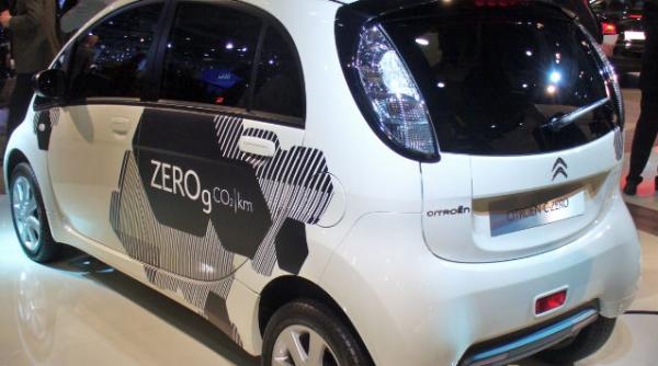 ocolul pamantului la bordul unei masini cu propulsie electrica