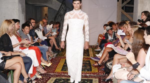 rochia de mireasa purtata de un barbat s a vandut afla cine a cumparat o