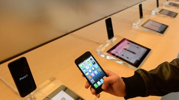 productia iphone 5 se taie in noul ecran mai subtire