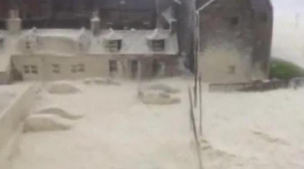 fenomen spectaculos un orasel din scotia a fost acoperit cu spuma alba video