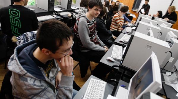 internet wireless in scoli din 2013