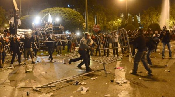 proteste deosebit de violente la madrid in timpul noptii dintre 25 26 septembrie 2012