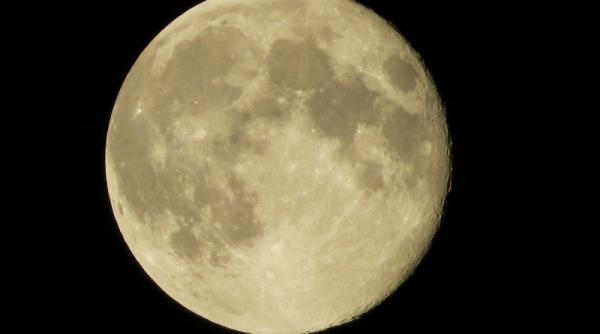 un politist a chemat intariri dupa ce a vazut o lumina ciudata era luna