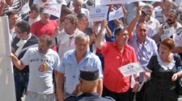 angajatii oltchim au reluat protestele oamenii cer plata salariilor restante si reluarea productiei